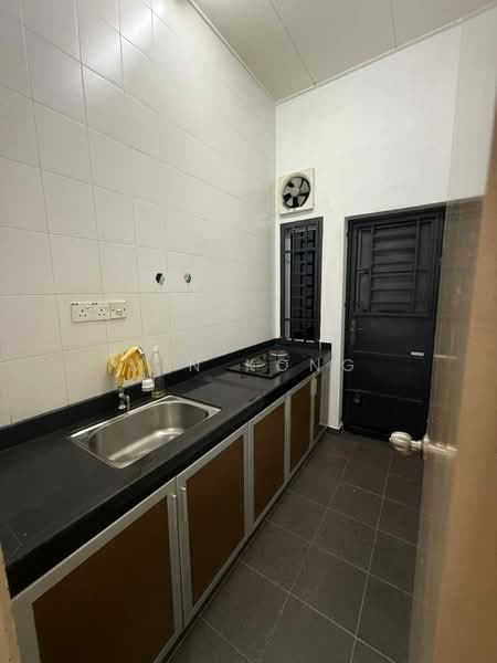 Rumah Teres 2 Tingkat untuk Disewa di Taman Setia Indah (Tebrau) - Min Kong - Kitchen - PropertyGuru.com.my