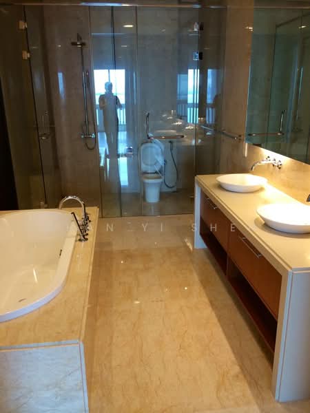 Servis Apartment untuk Disewa di Straits Quay (The Suites at Waterside) - Chan Yi Shen - Bathroom - PropertyGuru.com.my