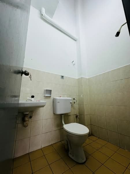 1-storey Terraced House for Sale in Desa Kuala Garing (Rawang) - SK Luk - Bathroom - PropertyGuru.com.my