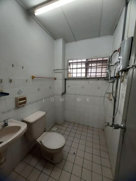 2-storey Terraced House for Sale in Bandar Baru Sri Petaling (Sri Petaling) - LOW WK - Bathroom - PropertyGuru.com.my