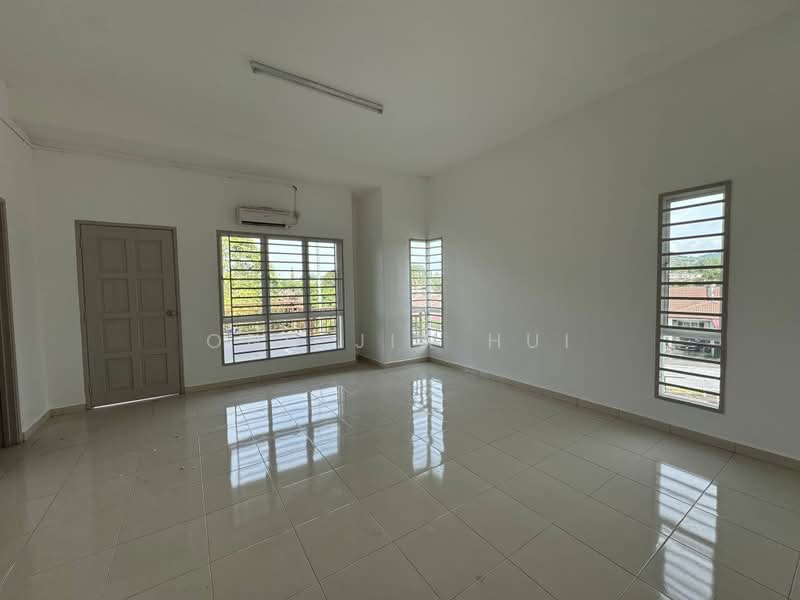2-storey Terraced House for Sale in Seremban (Negeri Sembilan) - Ong Jia Hui - Living Room - PropertyGuru.com.my