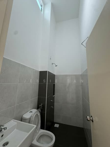 Rumah Teres 1 Tingkat untuk Disewa di Kulai (Johor) - Jessie Tan - Bathroom - PropertyGuru.com.my
