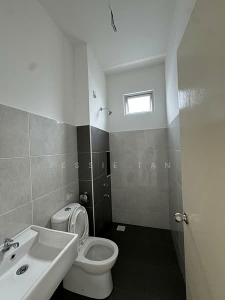 Rumah Teres 1 Tingkat untuk Disewa di Kulai (Johor) - Jessie Tan - Bathroom - PropertyGuru.com.my