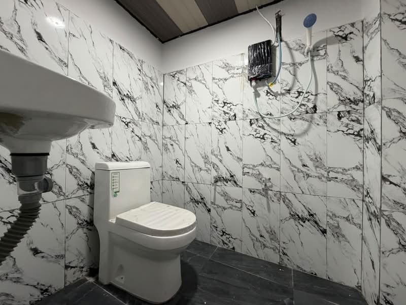 2-storey Terraced House for Sale in Taman Bukit Rawang Jaya (Rawang) - SK Luk - Bathroom - PropertyGuru.com.my
