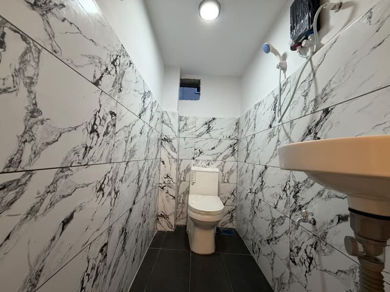 2-storey Terraced House for Sale in Taman Bukit Rawang Jaya (Rawang) - SK Luk - Bathroom - PropertyGuru.com.my