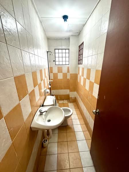 2-storey Terraced House for Sale in Taman Cahaya Alam (Shah Alam) - Mohd Aizat Saiful Bahri - Bathroom - PropertyGuru.com.my