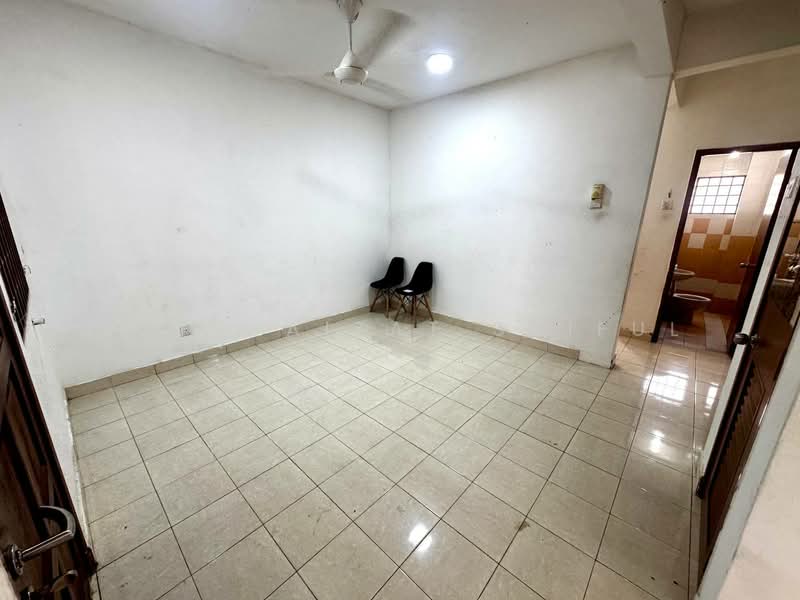 2-storey Terraced House for Sale in Taman Cahaya Alam (Shah Alam) - Mohd Aizat Saiful Bahri - Living Room - PropertyGuru.com.my