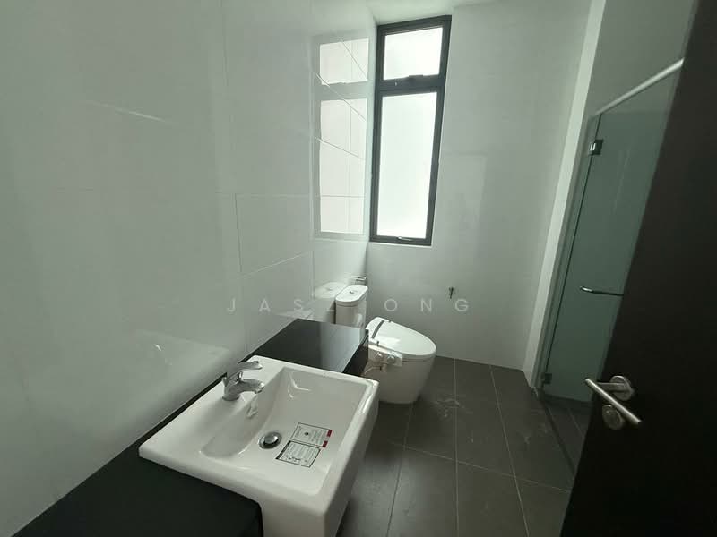 Service Residence for Sale at Ponderosa Lakeside Apartment - Jasz Ong - Bathroom - PropertyGuru.com.my