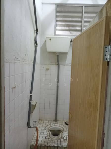 Shop for Rent in Taman Usahaniaga (Bukit Mertajam) - Yee Choi Hong - Bathroom - PropertyGuru.com.my