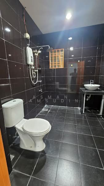 Rumah Teres 2-Tingkat untuk Disewa di Denai Alam (Shah Alam) - Asman Samsudin - Bathroom - PropertyGuru.com.my