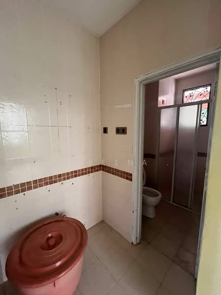 Rumah Berkembar untuk Dijual di Ampang Jaya (Ampang) - Shareena . - Bathroom - PropertyGuru.com.my
