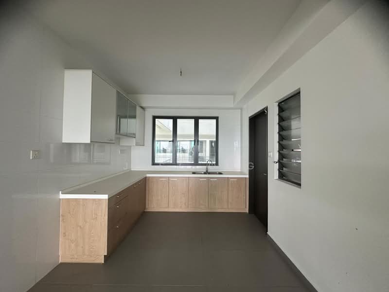 Service Residence for Sale at Ponderosa Lakeside Apartment - Jasz Ong - Kitchen - PropertyGuru.com.my