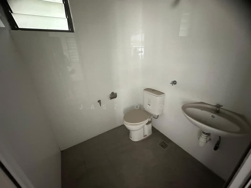 Service Residence for Sale at Ponderosa Lakeside Apartment - Jasz Ong - Bathroom - PropertyGuru.com.my