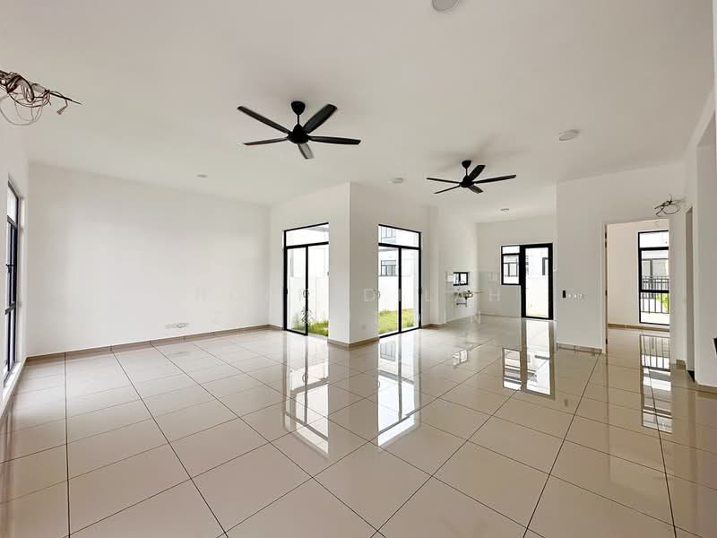 Semi-Detached House for Sale in Puncak Alam (Selangor) - NORFADILAH ZAINUDDIN - Living Room - PropertyGuru.com.my