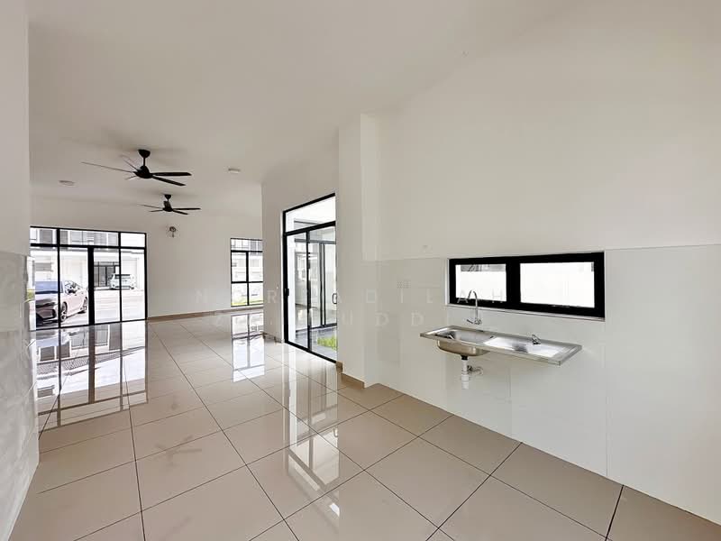 Semi-Detached House for Sale in Puncak Alam (Selangor) - NORFADILAH ZAINUDDIN - Living Room - PropertyGuru.com.my