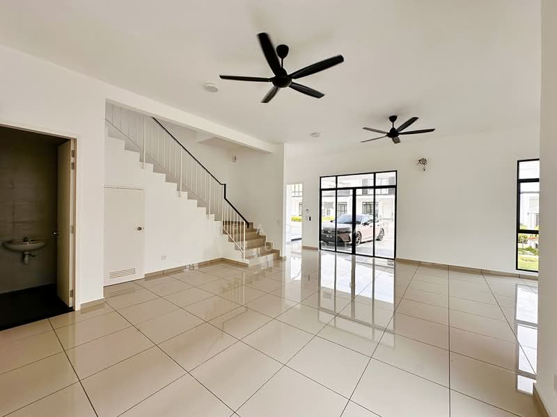 Semi-Detached House for Sale in Puncak Alam (Selangor) - NORFADILAH ZAINUDDIN - Living Room - PropertyGuru.com.my