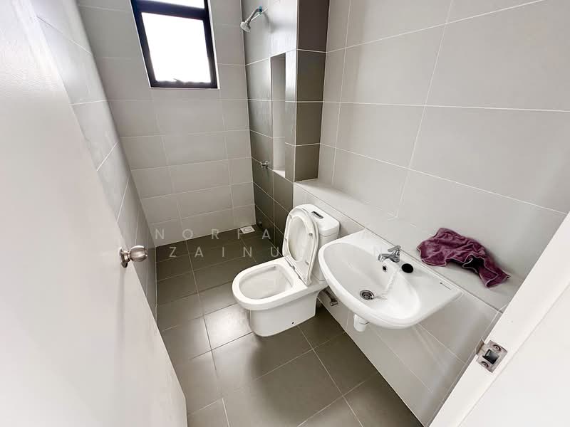 Semi-Detached House for Sale in Puncak Alam (Selangor) - NORFADILAH ZAINUDDIN - Bathroom - PropertyGuru.com.my