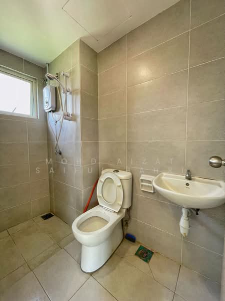2-storey Terraced House for Sale in Cyberjaya (Selangor) - Mohd Aizat Saiful Bahri - Bathroom - PropertyGuru.com.my