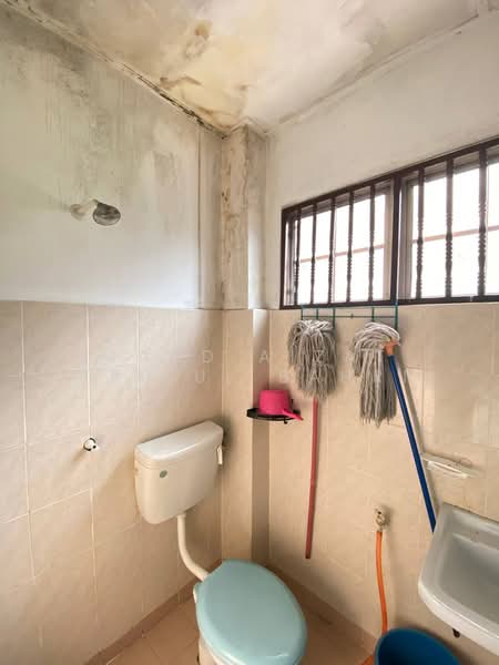 2-storey Terraced House for Sale in Taman Seri Mewah (Kajang) - Mohd Aizat Saiful Bahri - Bathroom - PropertyGuru.com.my
