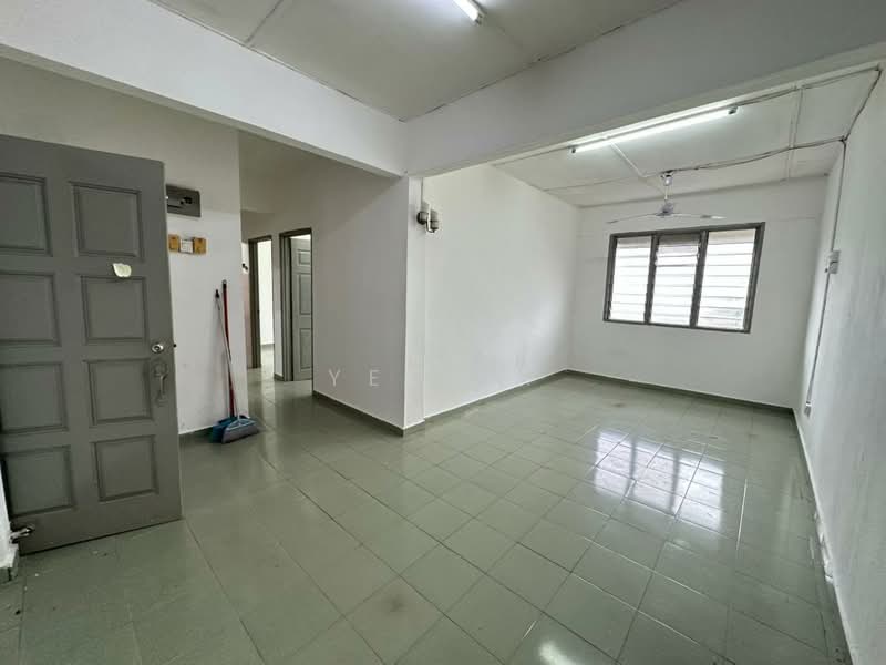 Flat for Sale at Taman Machang Bubok - Yeoh . - Living Room - PropertyGuru.com.my