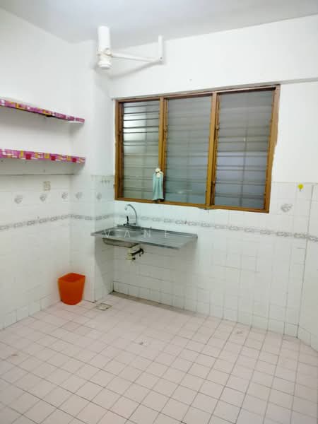 Condominium for Rent at Petaling Indah Condominiums - Jovane Por - Kitchen - PropertyGuru.com.my