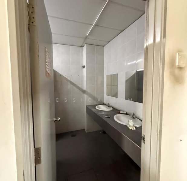 Commercial Semi-D for Rent in Bandar Bukit Raja (Klang) - Jessica Lim - Bathroom - PropertyGuru.com.my