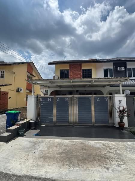 2-storey Terraced House for Sale in Taman Universiti Indah (Seri Kembangan) - Bernard Tay - Exterior - PropertyGuru.com.my