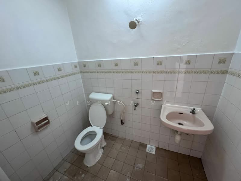 Rumah Teres untuk Disewa di Bandar Baru Permas Jaya (Permas Jaya) - Jessica Ma - Bathroom - PropertyGuru.com.my