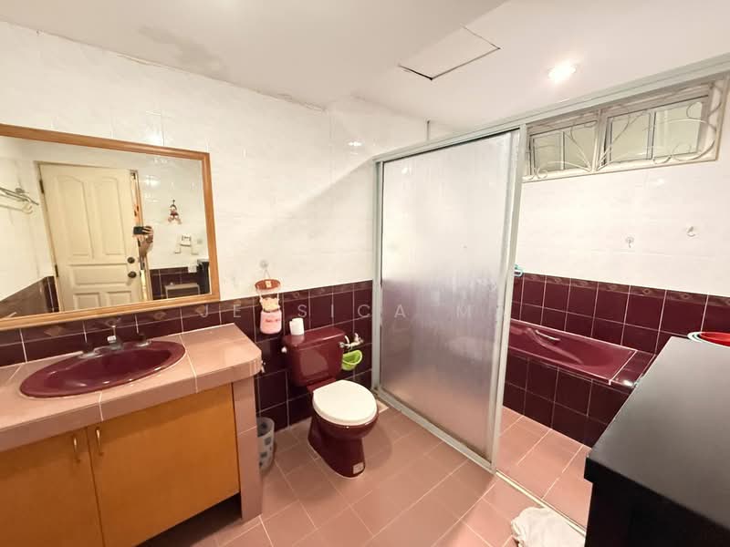 2-storey Terraced House for Rent in Taman Pelangi (Johor Bahru) - Jessica Ma - Bathroom - PropertyGuru.com.my