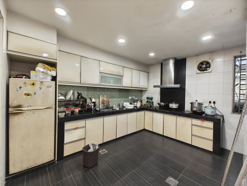 Rumah Teres untuk Dijual di Seri Kembangan (Selangor) - Anna H - Kitchen - PropertyGuru.com.my