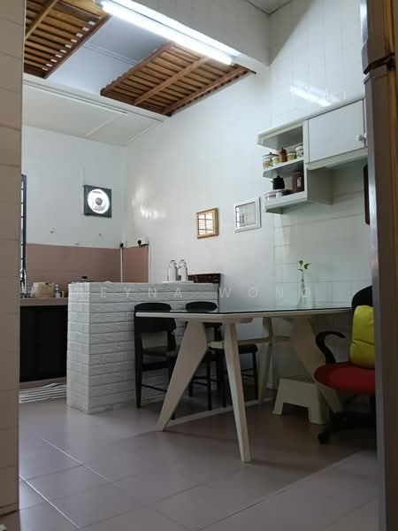 1.5-storey Terraced House for Sale in Taman Molek (Johor Bahru) - Reyna Wong - Kitchen - PropertyGuru.com.my
