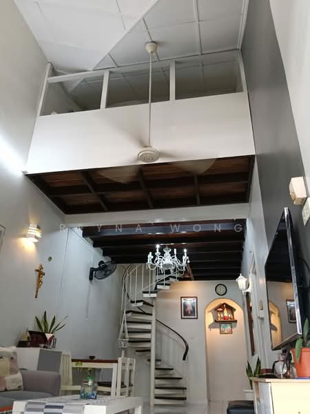 1.5-storey Terraced House for Sale in Taman Molek (Johor Bahru) - Reyna Wong - Living Room - PropertyGuru.com.my