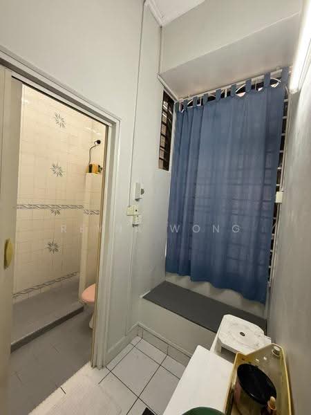 1.5-storey Terraced House for Sale in Taman Molek (Johor Bahru) - Reyna Wong - Bathroom - PropertyGuru.com.my