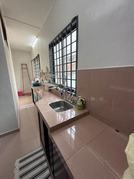1.5-storey Terraced House for Sale in Taman Molek (Johor Bahru) - Reyna Wong - Kitchen - PropertyGuru.com.my