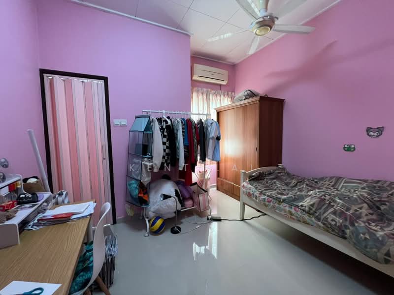 2-storey Terraced House for Sale in Bandar Kinrara Seksyen 1 (Bandar Kinrara) - Kent Lai - Bedroom - PropertyGuru.com.my