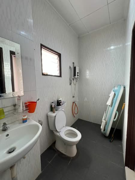 2-storey Terraced House for Sale in Bandar Kinrara Seksyen 1 (Bandar Kinrara) - Kent Lai - Bathroom - PropertyGuru.com.my