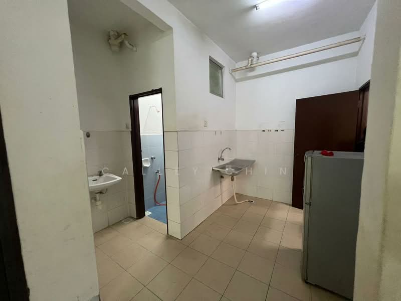 Pangsapuri untuk Dijual di Permas Sentral, Permas Jaya - Calley Chin - Kitchen - PropertyGuru.com.my