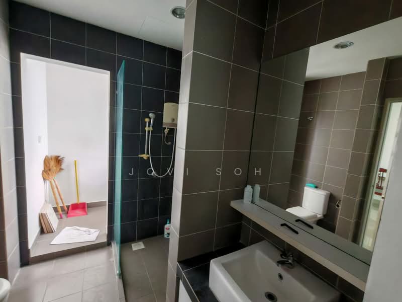 Servis Apartment untuk Disewa di Hedgeford 10 Residences - Jovi Soh - Bathroom - PropertyGuru.com.my