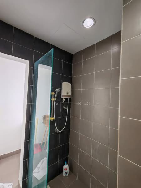Servis Apartment untuk Disewa di Hedgeford 10 Residences - Jovi Soh - Bathroom - PropertyGuru.com.my