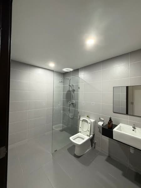 Condominium for Sale at Golden Triangle 2 - S J Foo - Bathroom - PropertyGuru.com.my