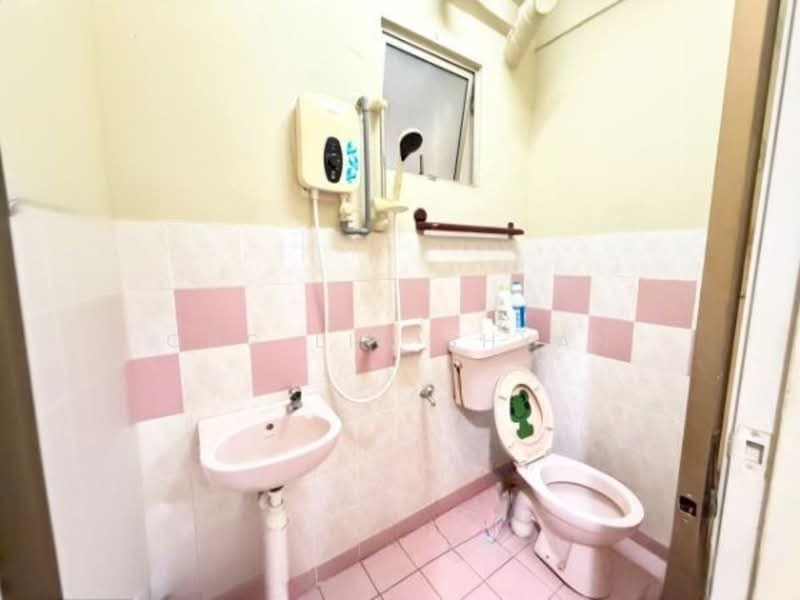 Apartment for Sale at Sri Impian Apartment - Ong Lih Shyan - Bathroom - PropertyGuru.com.my