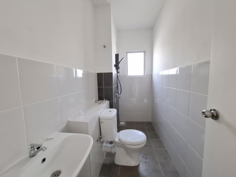 2-storey Terraced House for Rent in Iringan Bayu (Seremban) - Rohani Daud - Bathroom - PropertyGuru.com.my