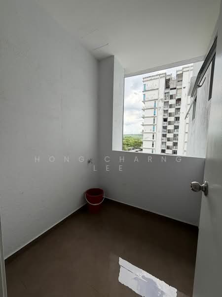 Servis Apartment untuk Disewa di THE SENAI GARDEN (PANGSAPURI IMPIAN SENAI) - Hong Charng Lee - Balcony - PropertyGuru.com.my