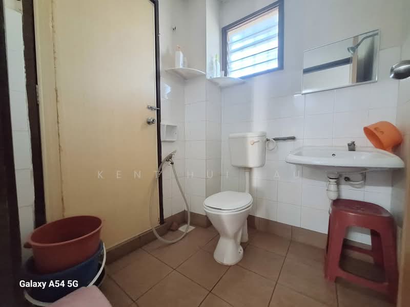 Rumah Teres 2 Tingkat untuk Dijual di Bandar Putra Permai (Seri Kembangan) - KENT HUI LAU - Bathroom - PropertyGuru.com.my