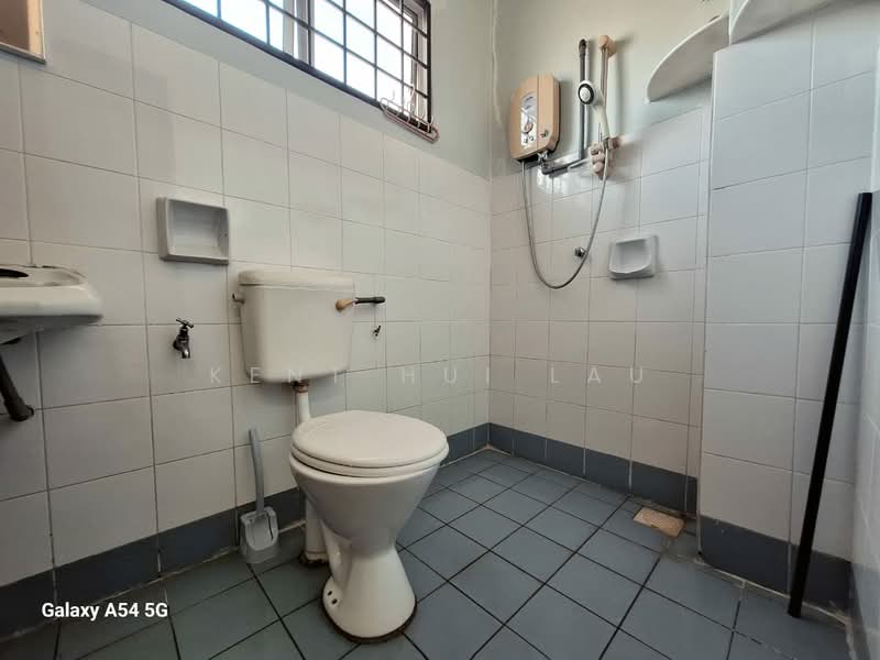 Rumah Teres 2 Tingkat untuk Dijual di Bandar Putra Permai (Seri Kembangan) - KENT HUI LAU - Bathroom - PropertyGuru.com.my