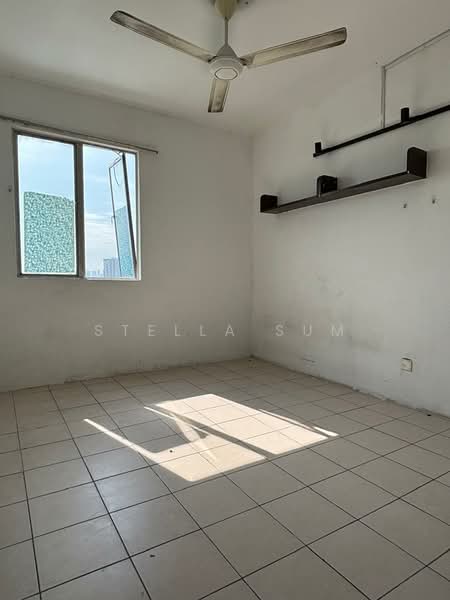 Servis Apartment untuk Dijual di Casa Subang - Stella Sum - Bedroom 1 - PropertyGuru.com.my