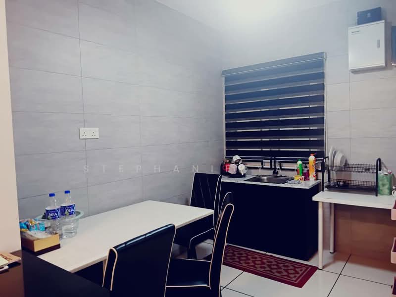 Pangsapuri untuk Dijual di Larkin Residence Phase 2 - Stephanie Yap - Kitchen - PropertyGuru.com.my