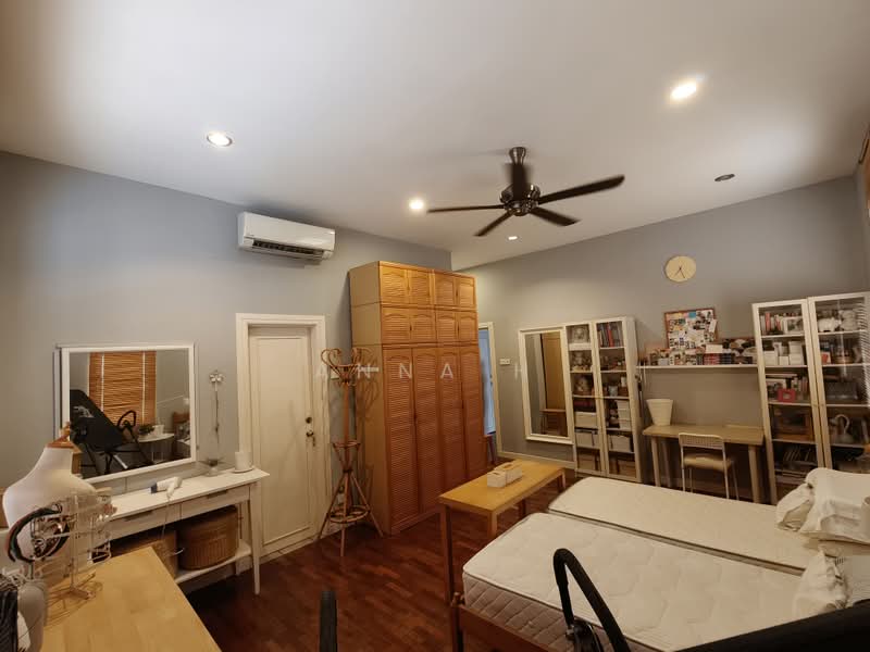 Rumah Berkembar untuk Dijual di Taman Yarl (Jalan Klang Lama (Old Klang Road)) - Anna H - Bedroom - PropertyGuru.com.my