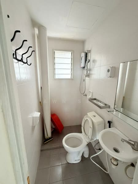 Pangsapuri untuk Dijual di Kemuning Aman - Shawn Seow - Bathroom - PropertyGuru.com.my