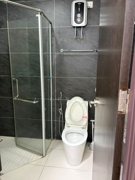 Kondominium untuk Dijual di Bay Point @ Country Garden Danga Bay - Jaffrey . - PropertyGuru.com.my